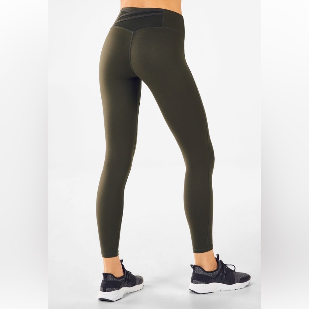 [SOLD] Fabletics Trinity High-Waisted Pocket Leggings in Army